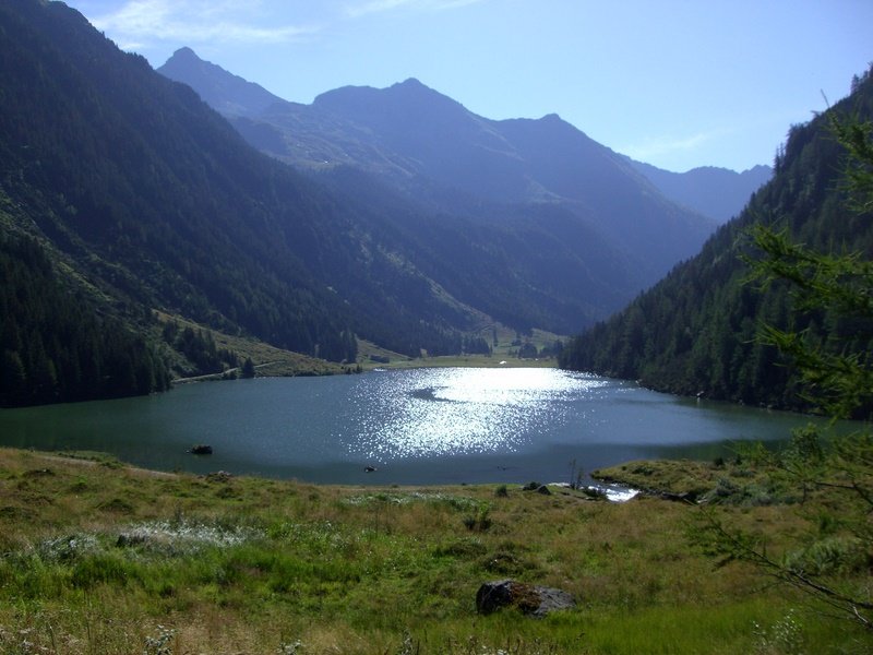 Der Riesachsee, links hinten die Hochwildstelle