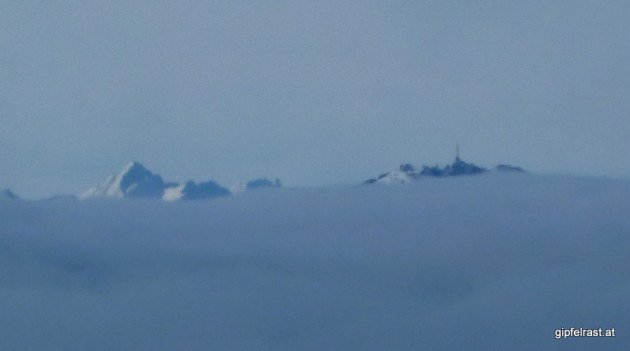 Berge ragen aus dem Nebelmeer - Skuta (2532m) und Uršlja Gora (1699m)