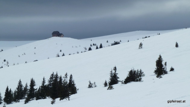 Die Wolfsberger Hütte thront über dem Lavanttal
