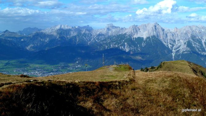 Beim Gipfelkreuz der Schwalbenwand (2011m)