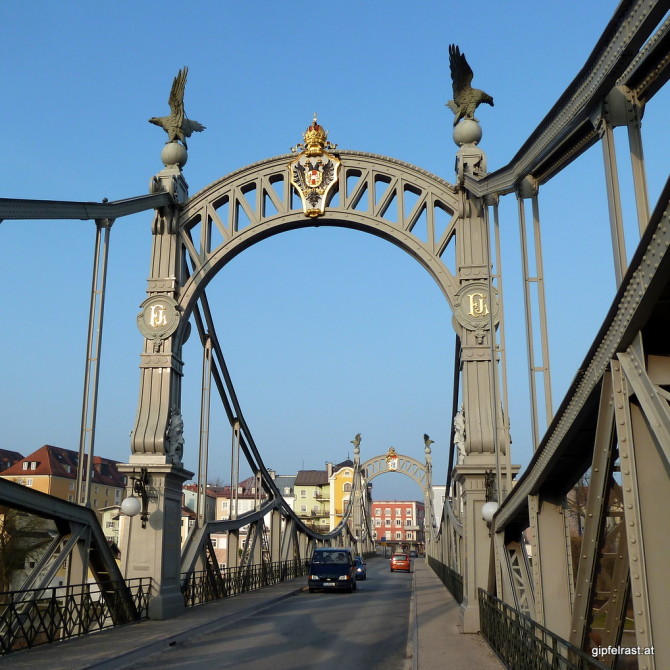 Die Brücke zwischen Laufen/Bayern und Oberndorf/Salzburg