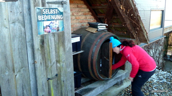 Die "Bedienungsanleitung" rät zur Selbstbedienung. Doch im Februar ist die Küche kalt.