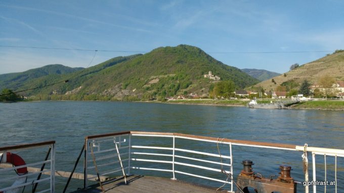 Auf der Fähre über die Donau